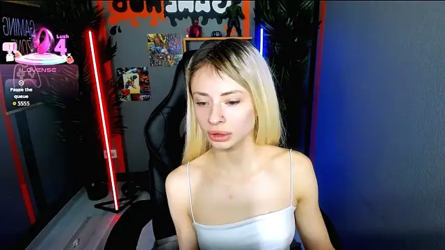 Snapshot of PollyMillees chatting on 02-03-26, 08:41 PollyMillees online show from 02-03-26, 08:41