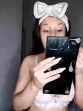 Snapshot of Marye_sony chatting on 03-02-25, 12:42 Marye sony online show from 03-02-25, 12:42