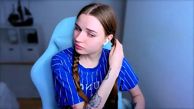 StellaLawless online show from 10-27-25, 07:59