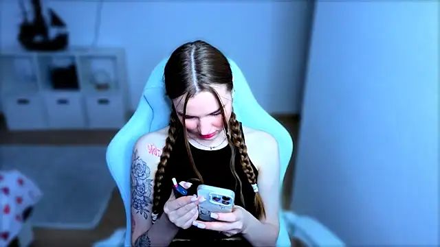 StellaLawless online show from 11-23-25, 12:15