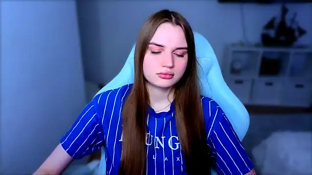 StellaLawless online show from 12-18-25, 09:18