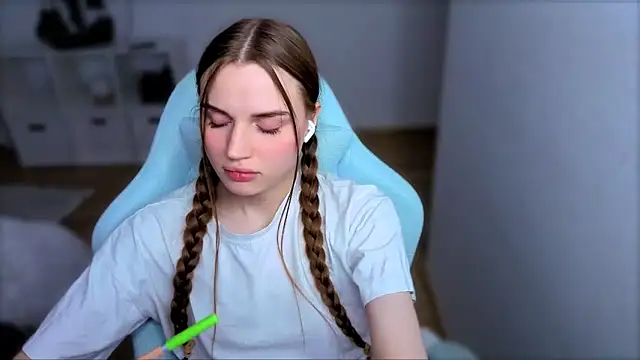 StellaLawless online show from 10-24-25, 03:44