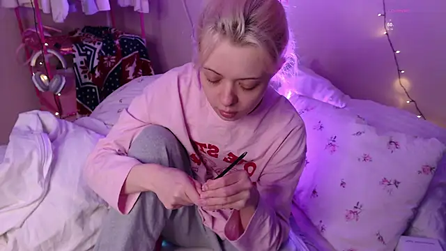 KatieMelone online show from 01-18-26, 07:06