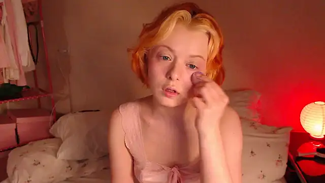 Snapshot of KatieMelone chatting on 06-14-26, 07:04 KatieMelone online show from 06-14-26, 07:04