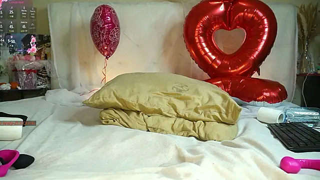 GlitterZOE online show from 02-15-26, 07:02