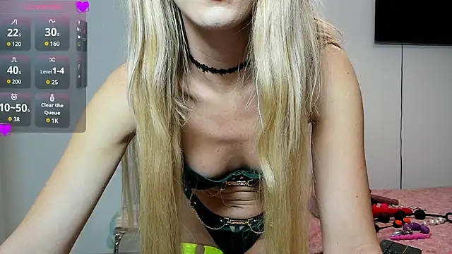 roxannequin66 online show from 11-17-25, 04:11