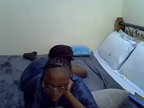 Snapshot of Sweet_Bear chatting on 10-12-25, 05:58 Sweet Bear online show from 10-12-25, 05:58