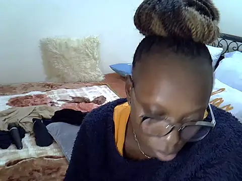 Snapshot of Sweet_Bear chatting on 06-30-26, 05:57 Sweet Bear online show from 06-30-26, 05:57