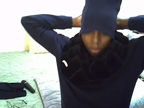 Snapshot of Sweet_Bear chatting on 06-16-26, 05:24 Sweet Bear online show from 06-16-26, 05:24