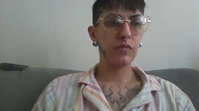 Snapshot of nickfxx chatting on 10-18-25, 05:26 nickfxx online show from 10-18-25, 05:26