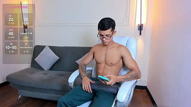 Paradise boy s online show from 11-10-25, 09:09