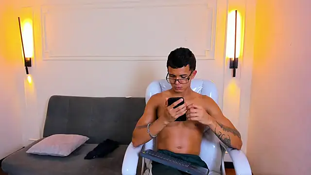 Paradise boy s online show from 04-11-26, 06:55