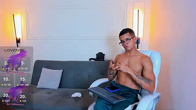 Paradise boy s online show from 02-12-26, 05:56