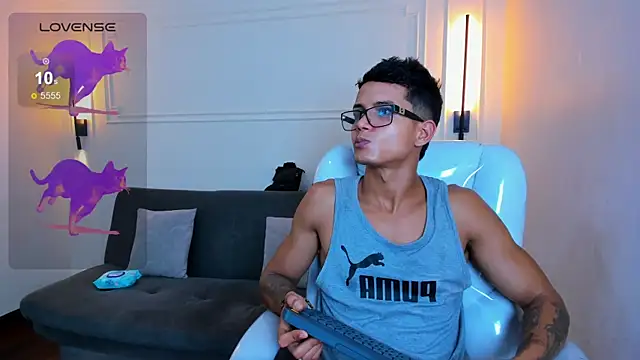 Paradise boy s online show from 12-15-25, 04:35