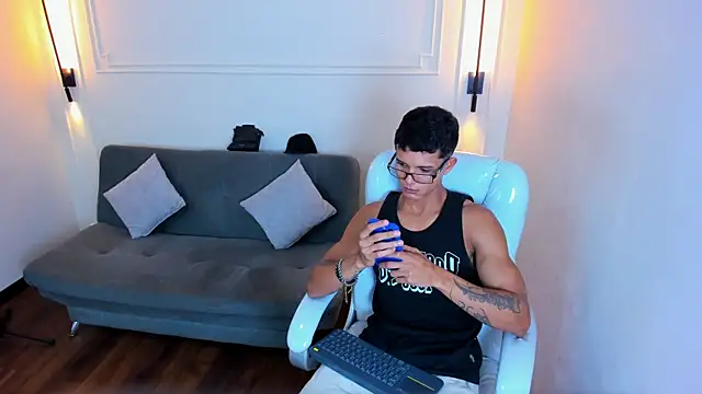 Paradise boy s online show from 12-22-25, 04:51