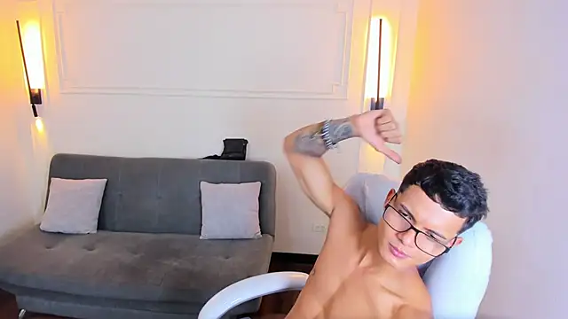 Paradise boy s online show from 01-06-26, 05:17