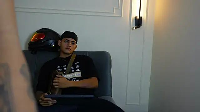 Paradise boy s online show from 01-17-25, 11:07