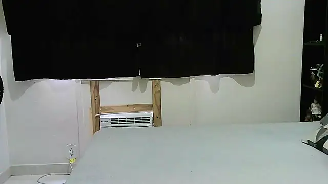 Snapshot of bbholli chatting on 03-20-25, 07:35 bbholli online show from 03-20-25, 07:35