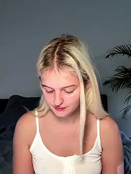 Snapshot of Allylove03 chatting on 12-08-24, 04:50 Allylove03 online show from 12-08-24, 04:50