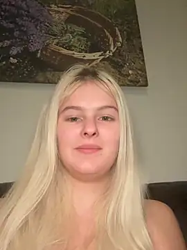 Snapshot of Allylove03 chatting on 02-11-25, 06:44 Allylove03 online show from 02-11-25, 06:44