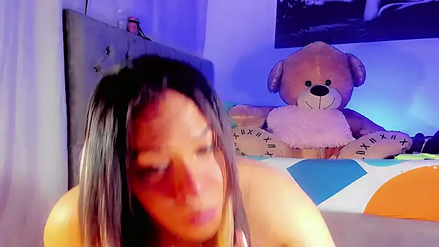 Snapshot of Zakura_hot1 chatting on 10-23-25, 03:27 Zakura hot1 online show from 10-23-25, 03:27