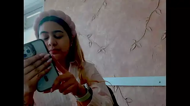 Miabonnett  online show from 10-01-25, 12:09