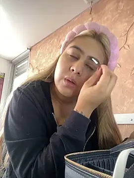 Miabonnett  online show from 10-20-25, 12:06