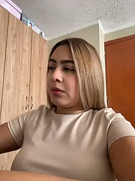 Miabonnett  online show from 07-04-26, 03:05