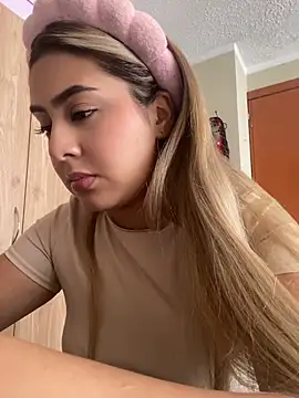 Miabonnett  online show from 06-19-26, 03:40