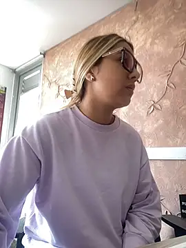 Miabonnett  online show from 12-14-25, 01:06