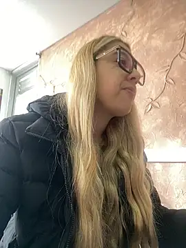 Miabonnett  online show from 11-04-25, 12:09