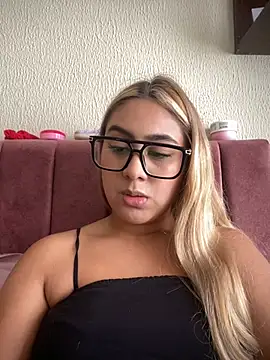 Miabonnett  online show from 04-18-26, 07:07