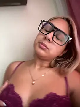 Miabonnett  online show from 04-10-26, 12:01