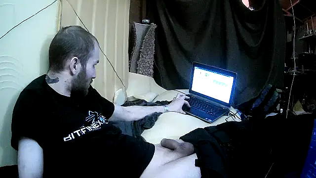 Snapshot of pervy_devil chatting on 03-01-25, 06:43 pervy devil online show from 03-01-25, 06:43