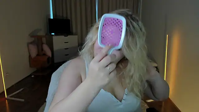 Eva Kynu online show from 12-14-24, 07:51