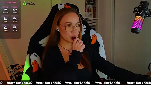 Snapshot of Emili1- chatting on 01-15-25, 09:56 Emili1- online show from 01-15-25, 09:56