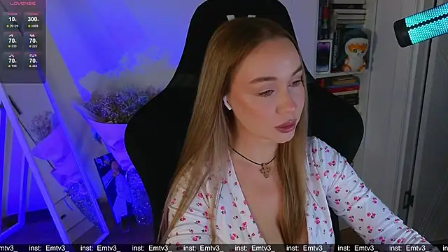 Emili1- online show from 11-30-25, 02:40