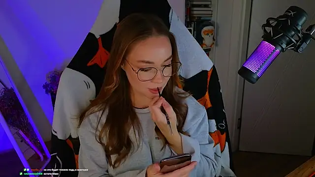 Snapshot of Emili1- chatting on 03-18-25, 12:39 Emili1- online show from 03-18-25, 12:39