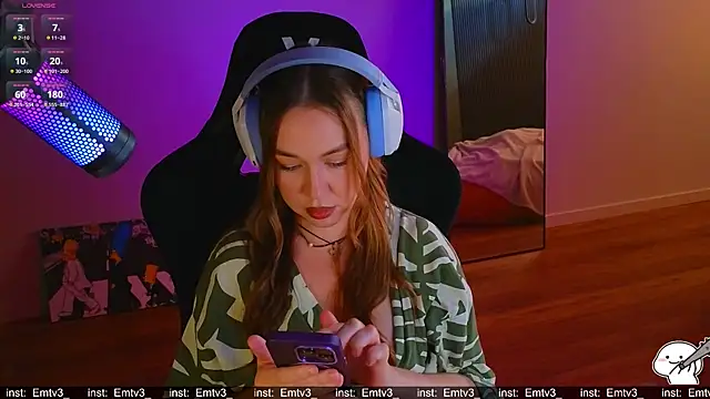 Emili1- online show from 06-17-26, 10:03