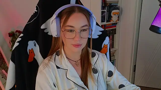 Snapshot of Emili1- chatting on 03-15-25, 12:24 Emili1- online show from 03-15-25, 12:24