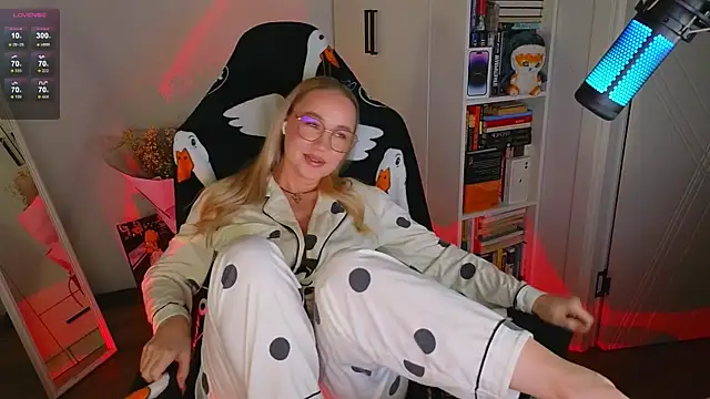 Snapshot of Emili1- chatting on 09-09-25, 11:25 Emili1- online show from 09-09-25, 11:25