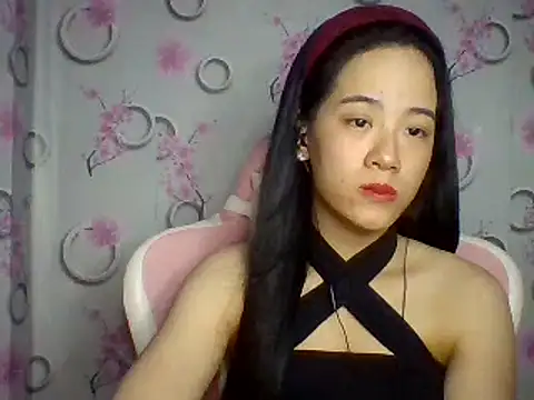 Snapshot of Nana-68 chatting on 10-18-25, 12:51 Nana-68 online show from 10-18-25, 12:51
