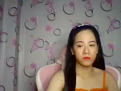 Snapshot of Nana-68 chatting on 10-13-25, 01:34 Nana-68 online show from 10-13-25, 01:34