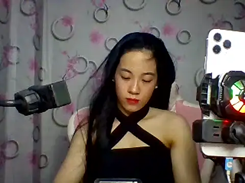 Snapshot of Nana-68 chatting on 09-13-25, 01:22 Nana-68 online show from 09-13-25, 01:22