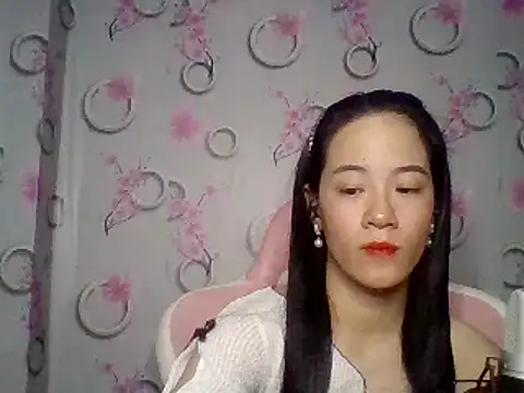 Snapshot of Nana-68 chatting on 09-17-25, 03:03 Nana-68 online show from 09-17-25, 03:03