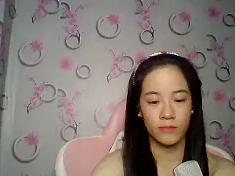 Snapshot of Nana-68 chatting on 09-19-25, 01:48 Nana-68 online show from 09-19-25, 01:48