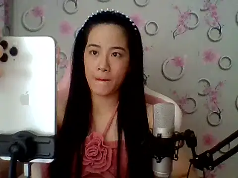 Snapshot of Nana-68 chatting on 03-23-25, 06:47 Nana-68 online show from 03-23-25, 06:47