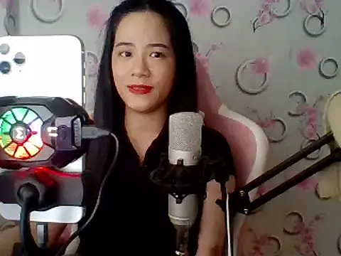 Snapshot of Nana-68 chatting on 03-08-25, 06:43 Nana-68 online show from 03-08-25, 06:43