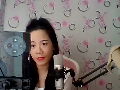 Snapshot of Nana-68 chatting on 03-17-25, 12:35 Nana-68 online show from 03-17-25, 12:35