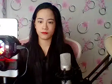 Snapshot of Nana-68 chatting on 03-10-25, 11:55 Nana-68 online show from 03-10-25, 11:55